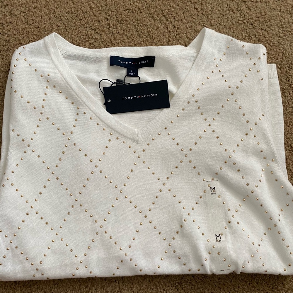 SALE‼️ ESSENTIAL ARGYLE V-NECK SWEATER